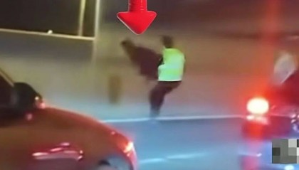 悲剧！郑州货车司机面对执法，绝望跳桥生命在十秒内消逝