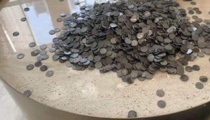 扛140斤硬币存银行遭拒，当事人：银行说1000枚硬币只能入账10元