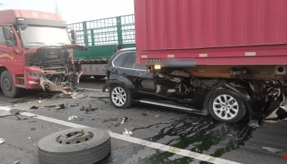宝马遭追尾后撞进货车底，车主称座椅瞬间放倒故仅受轻伤 官方：没有碰撞触发座椅放倒功能