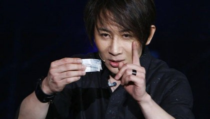 魔术师刘谦抗癌成功后现身，担任上海国际魔术周评委，回应“自带流量为何不开账号”→