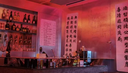 985男生毕业开酒吧 夜谈哲学被骂小资