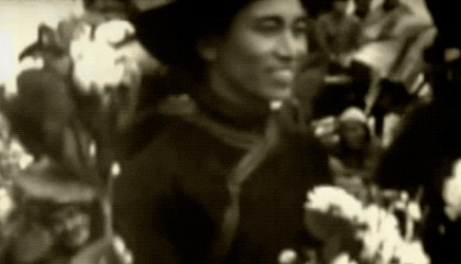 习近平与文艺工作者的故事｜永做草原“红色文艺轻骑兵”