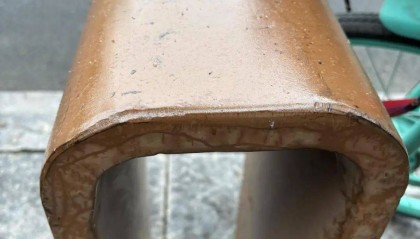 擦不掉，根本擦不掉！杭州女子家门口遭“暗算”：这是啥？