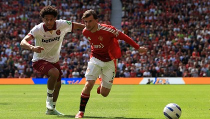 英超-7轮不胜！乌加特送礼约罗伤退 曼联0-2遭西汉姆双杀