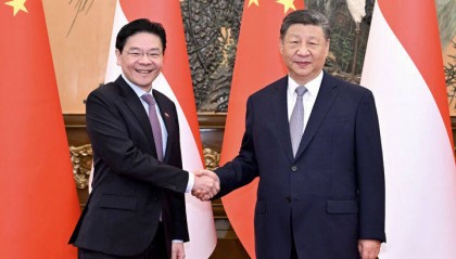 习近平会见新加坡总理黄循财