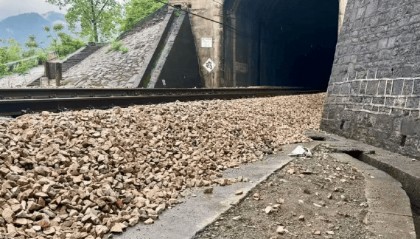 15岁湖南女孩被撞身亡，母亲发声：火车站称最多赔9万元，我接受不了