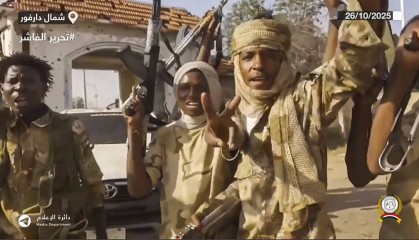 释新闻｜卫星拍下“土壤被染红”，苏丹为何又发生杀戮悲剧？