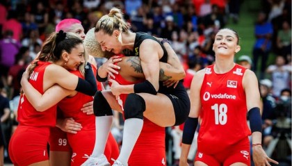 新民体育｜意土女排杀进世锦赛决赛，和中国女排比她们强在哪儿？