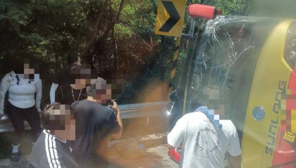 辽宁抚顺一漂流景区内大客车侧翻 当地警方：4名乘客死亡 排除司机酒驾毒驾