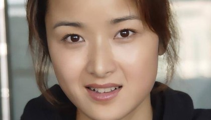 她是最干净的女演员，出道23年戏红人不红，女儿像她颜值超高