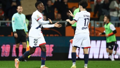 红牌风波：迪亚斯的危险铲球背后隐藏的战术思考与球迷反响