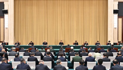 习近平听取新疆维吾尔自治区党委和政府工作汇报并发表重要讲话