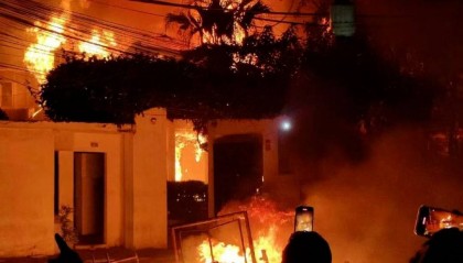 逃离尼泊尔：看到“中国边检”，悬着的心终于放下