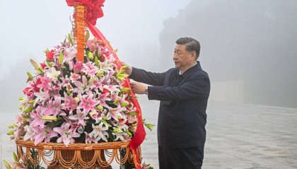 新华图讯｜习近平在山西阳泉市向抗战烈士敬献花篮并参观百团大战纪念馆