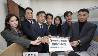 尹锡悦险中求稳：戒严风波逆转，国民力量党撑腰，李在明盼破局！