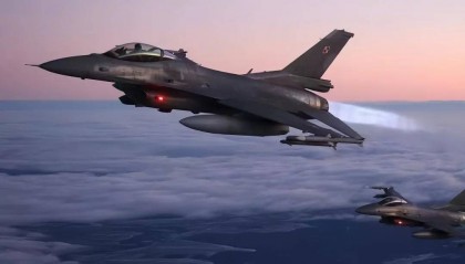 惊天一击：俄军深夜导弹精准斩首，乌克兰F-16教官无处可逃，西方庇护瞬间崩塌