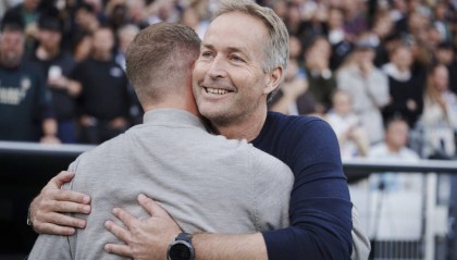 错判！足协评议：朱鹏宇被犯规应判点球，主裁维持不犯规决定错误