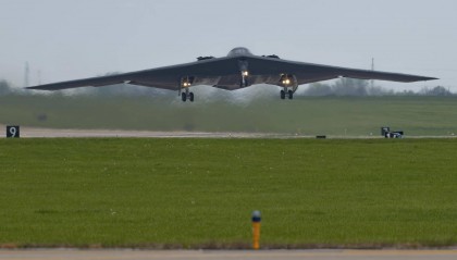 返航通话录音被截获！37小时万里奔袭B-2轰炸机内部设施曝光，回去还要抢停机位？