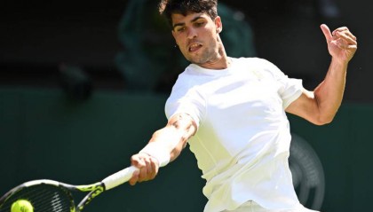 温网-卫冕冠军阿卡鏖战5盘晋级 9号种子梅总爆冷首轮出局