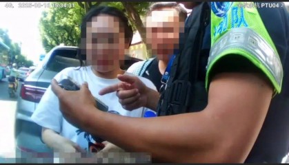 杭州一警车紧急追停私家车：保住48万！骗子气到“爆粗口”