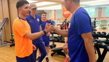 中超|泰山新援洛佩斯参加球队合练，他能带领后防线走出低谷吗？