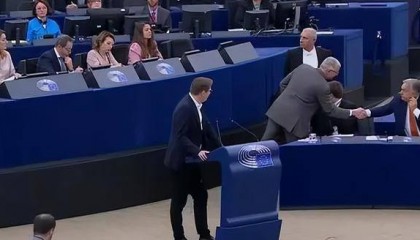 难怪中欧谈不拢，最大“内鬼”曝光后，欧盟高官凌晨紧急来电