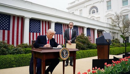 特朗普声称：愿意与中国打交道，但关税战将持续到“贸易逆差清零”为止