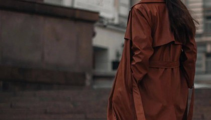 风衣后面那块“多余”的布有什么用？