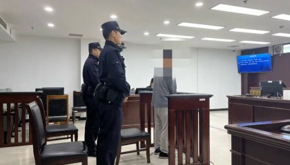 无耻！北京一对情侣租房，遭五旬房东潜入、偷窥