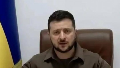 苏梅再次遭导弹袭击，泽连斯基突然喊话美西方，普京这回动真格了