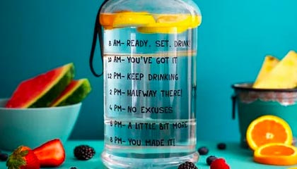 女子玩越野车没刹住，瞬间失控侧翻：18根肋骨断裂！医生：切记盲目自信