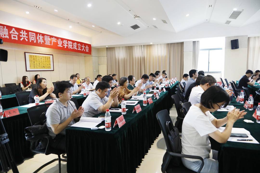 镇江“知识产权服务产教融合共同体”揭牌，“知识产权服务产业学院”在高专成立