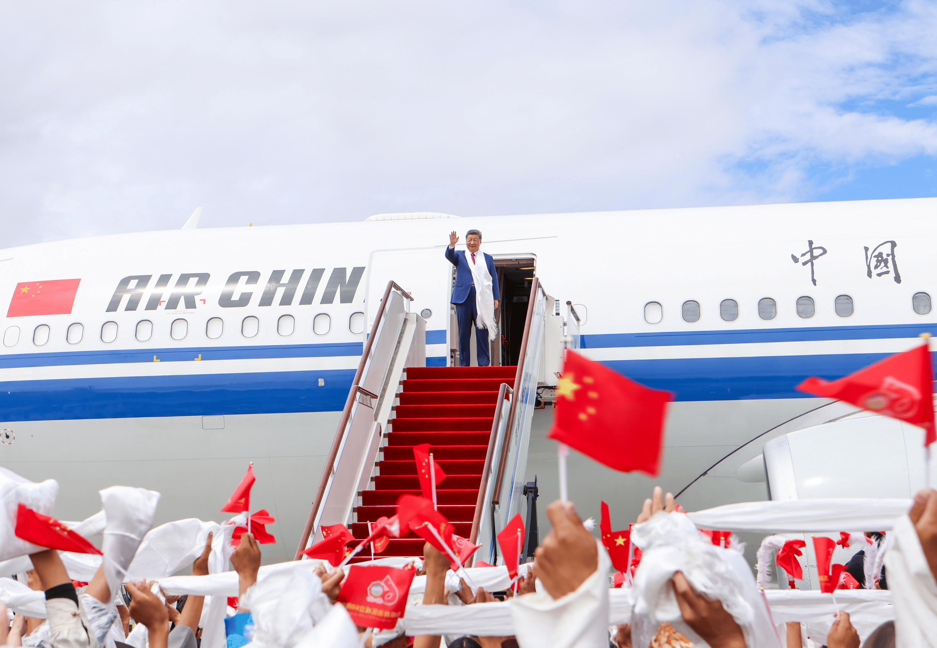 “共建中华民族共同体 书写美丽西藏新篇章”——习近平总书记率中央代表团出席西藏自治区成立六十周年庆祝活动纪实