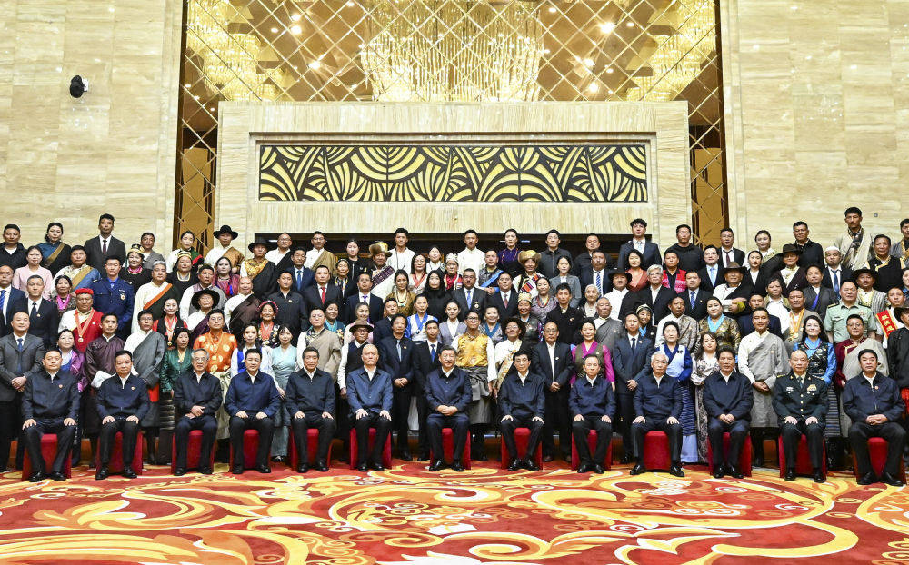 “共建中华民族共同体 书写美丽西藏新篇章”——习近平总书记率中央代表团出席西藏自治区成立六十周年庆祝活动纪实