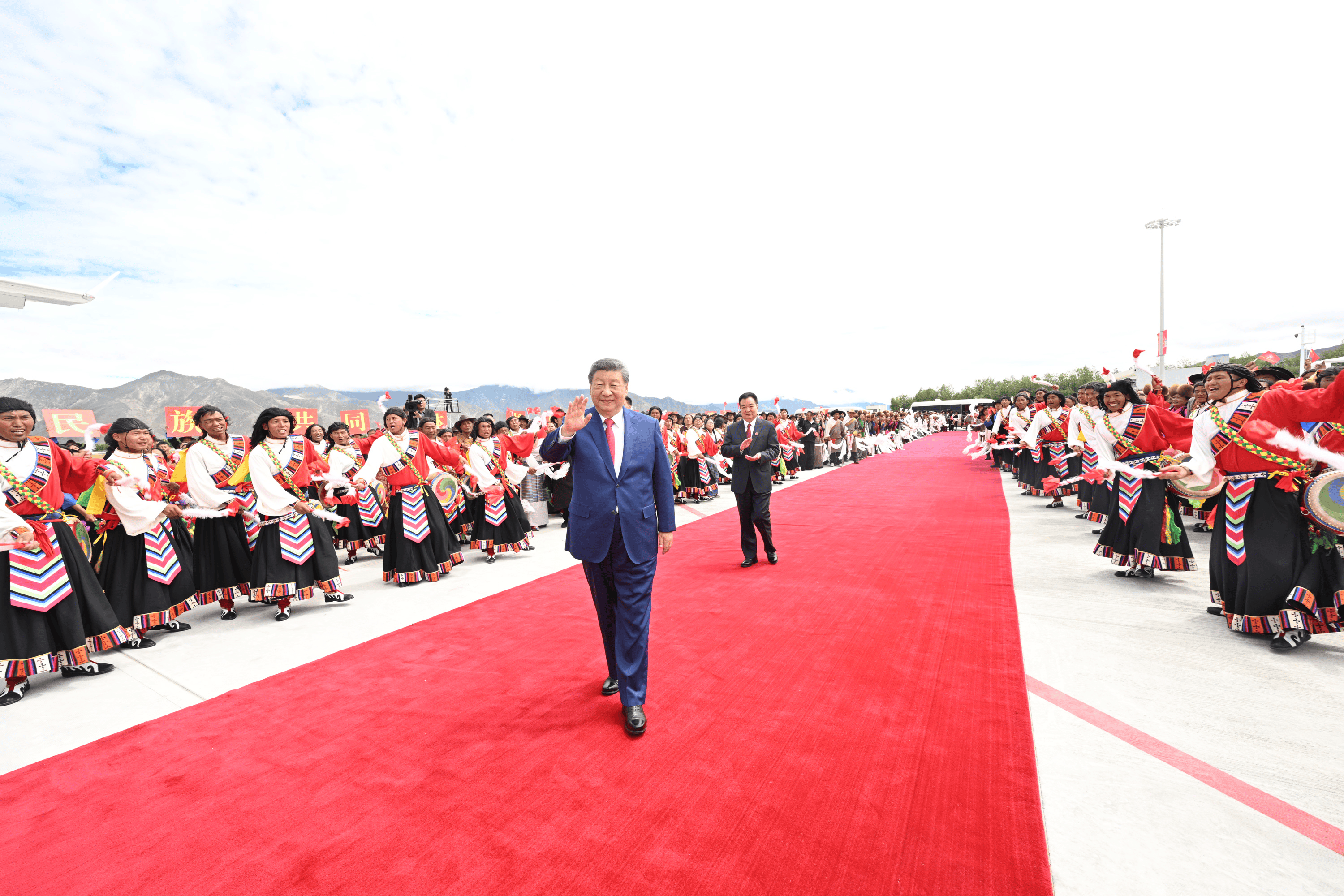 “共建中华民族共同体 书写美丽西藏新篇章”——习近平总书记率中央代表团出席西藏自治区成立六十周年庆祝活动纪实