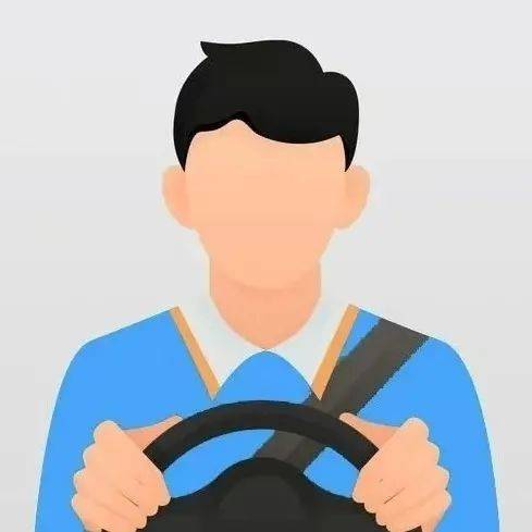 一轿车突然马路上倒行，紧接起火！司机：糟了，没灭火器……