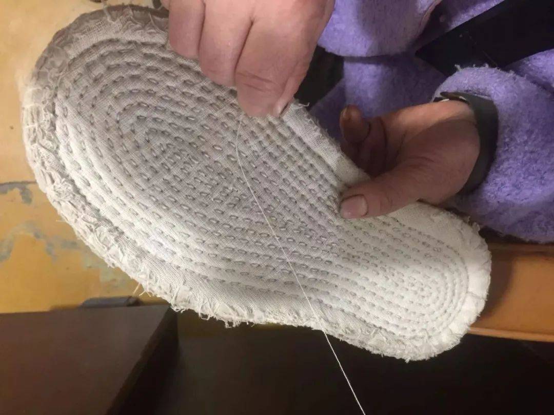 一家5口坐45小时火车赶杭州!这几天,大军出动了!有人随身必带的,竟是这样东西……