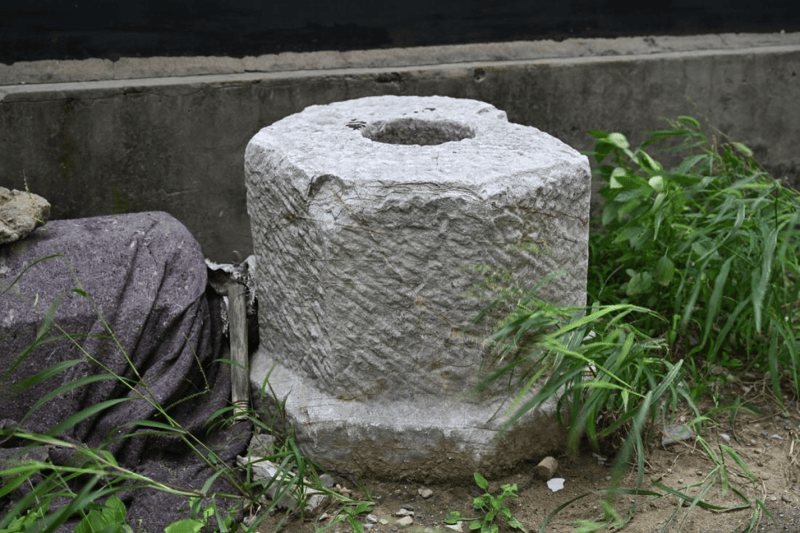 北京朝阳某小区发现石马 文物专家现场鉴定