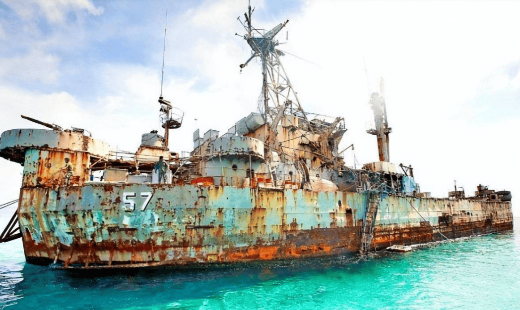 菲律宾海警倾巢而出，解放军拖船抵达仁爱礁，要动手清理破船了？