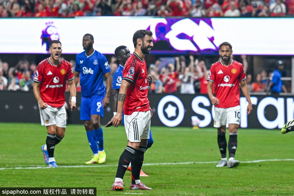 B费变卦！拒绝沙特天价合同后，曼联核心愿意考虑新选择