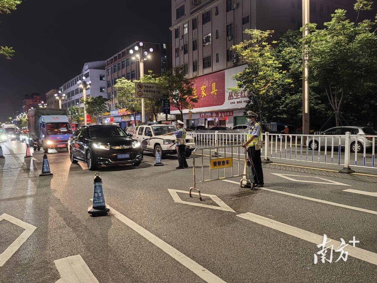 逢车必查!东莞交警严查交通违法行为