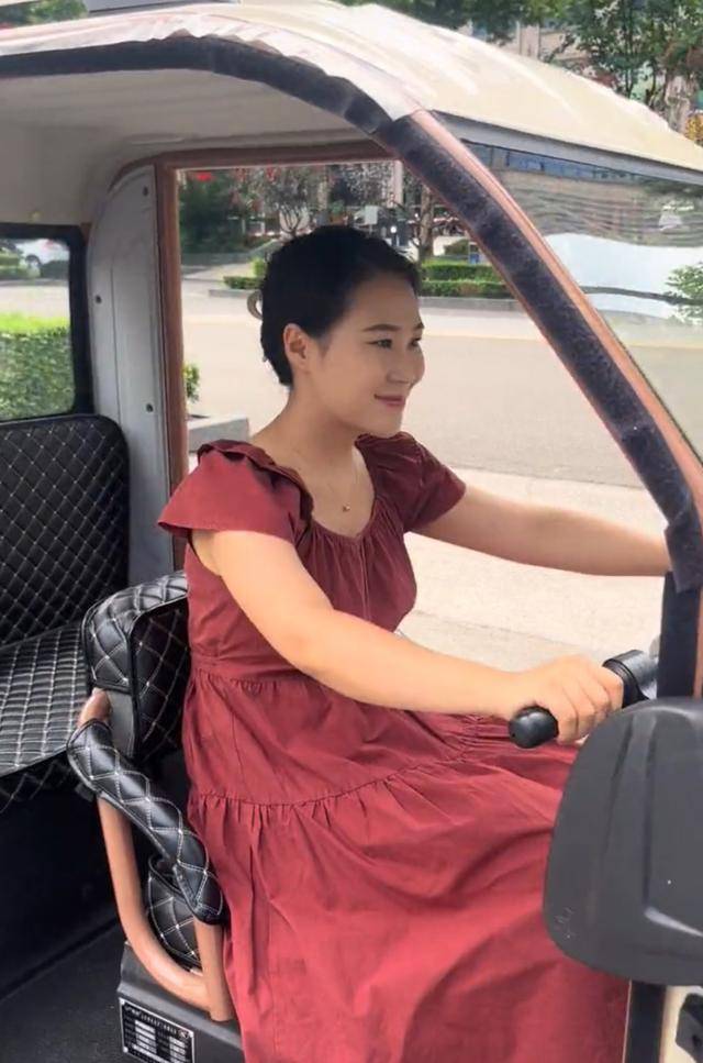 河南95后高校女辅导员“没苦硬吃”:暑假自驾1000公里家访,从电三轮到汽车,已坚持两年