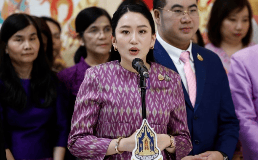 突发，泰国宪法法院判了！佩通坦被正式解职，终究是洪森笑到了最后，谁可能是新总理？