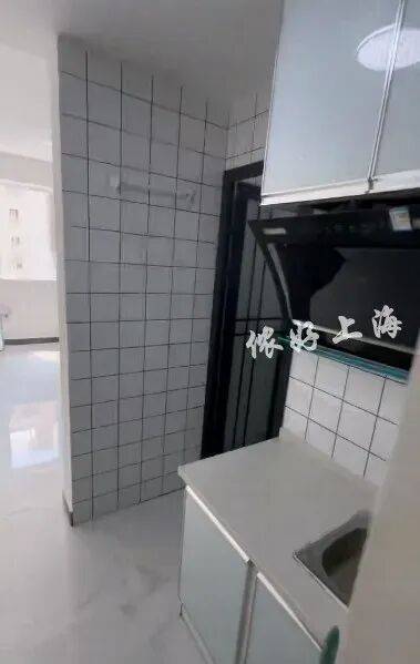 上海一房东崩溃!"00后"情侣租客失联,打开房门直呼"辣眼睛"…