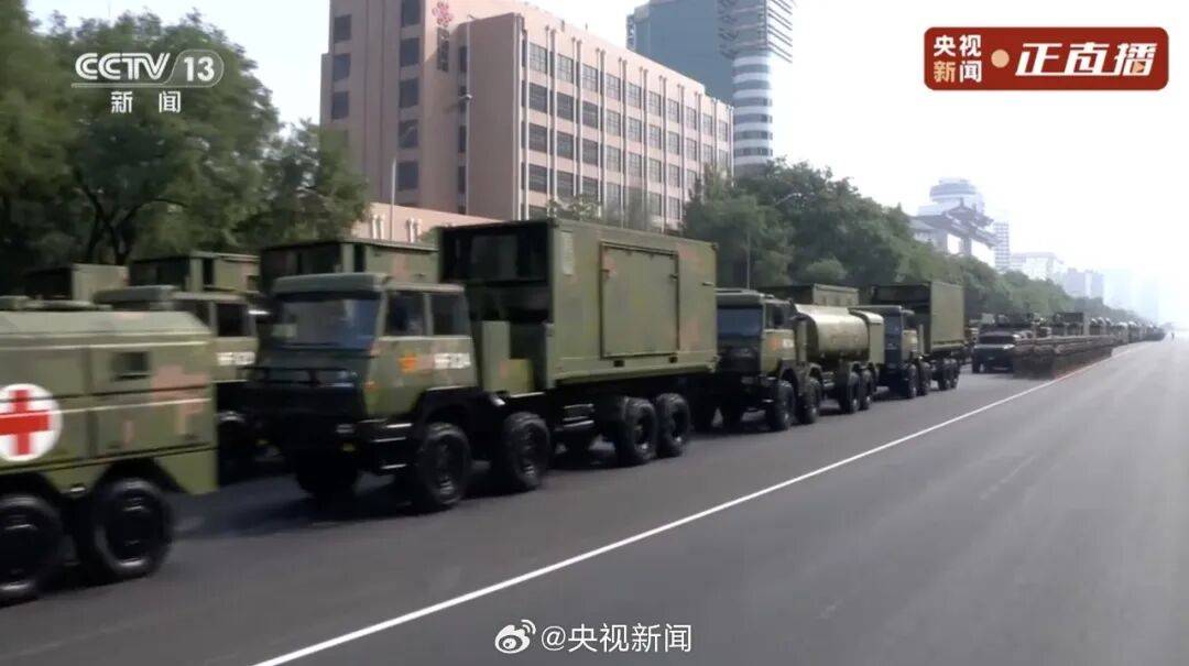 歼20S、DF61导弹，震撼亮相！三支兵种首次亮相天安门广场，空中梯队战机起飞