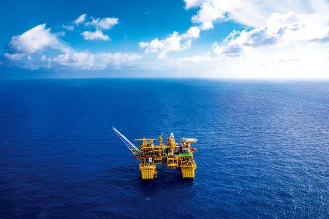 它充满诱惑,又危机四伏