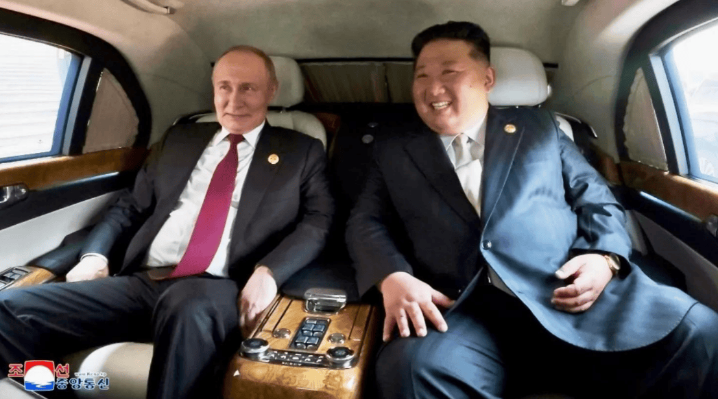 金正恩出席中国阅兵，朝媒罕见连发三页报道！