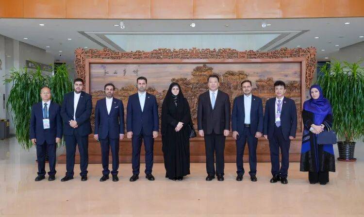 伊朗总统女儿扎赫拉一行访问南开大学