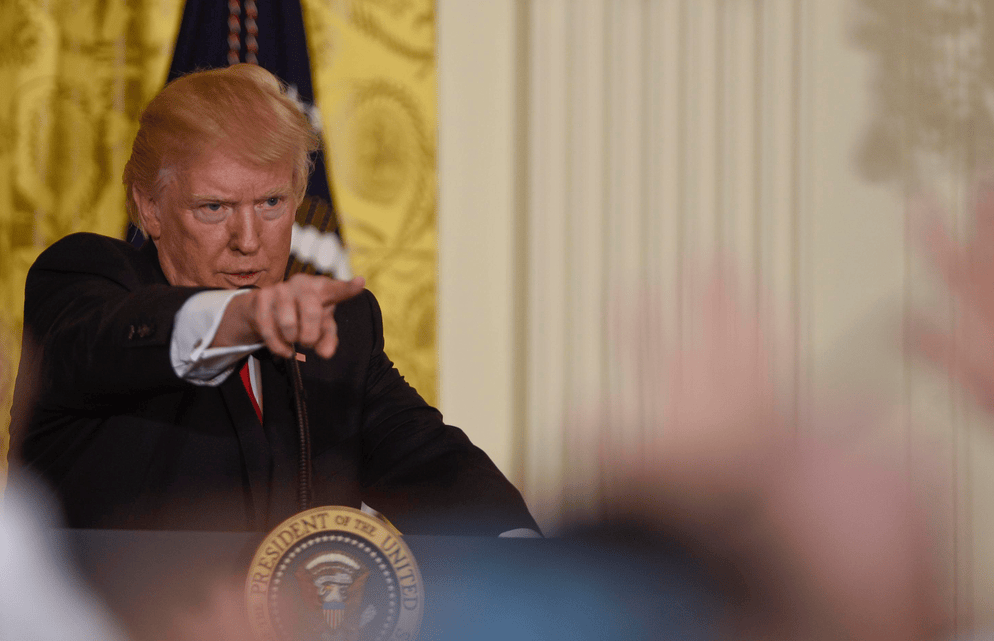 投票结果7：4！特朗普迎来惨败，美国法院正式裁定：他无权对中印等国加征关税