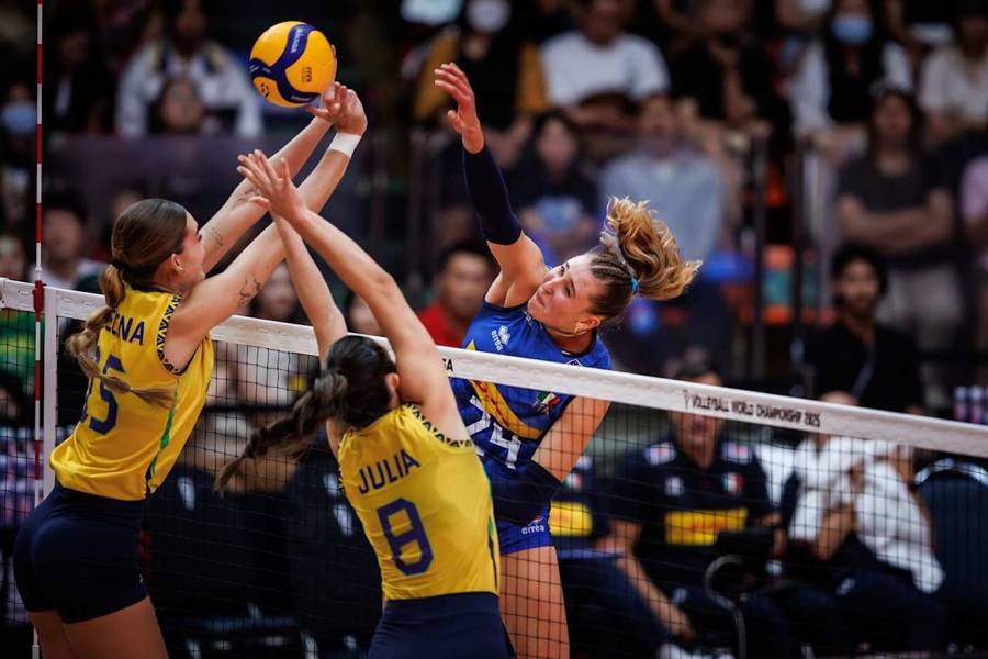 新民体育｜意土女排杀进世锦赛决赛，和中国女排比她们强在哪儿？